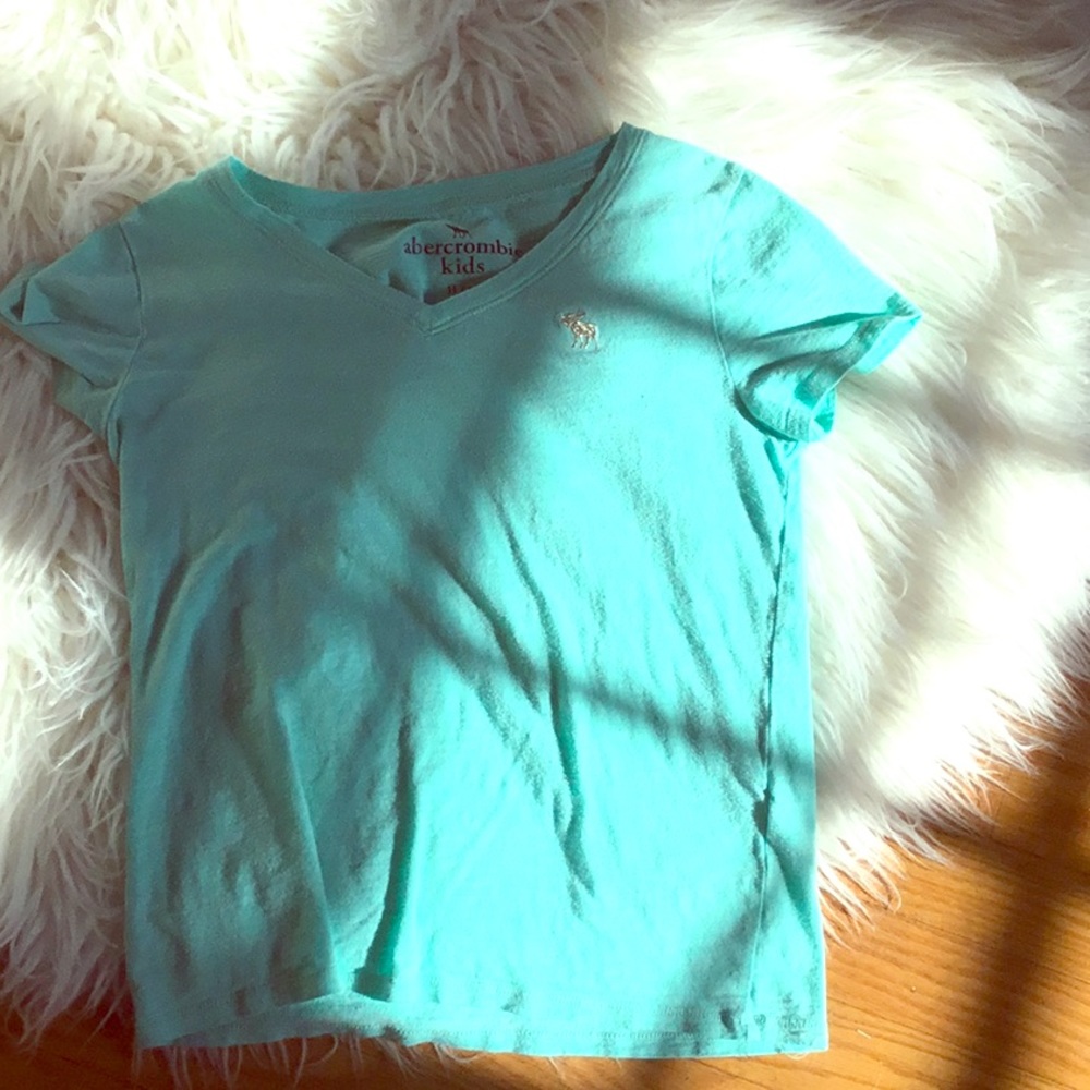 Abercrombie kids v neck T-shirt